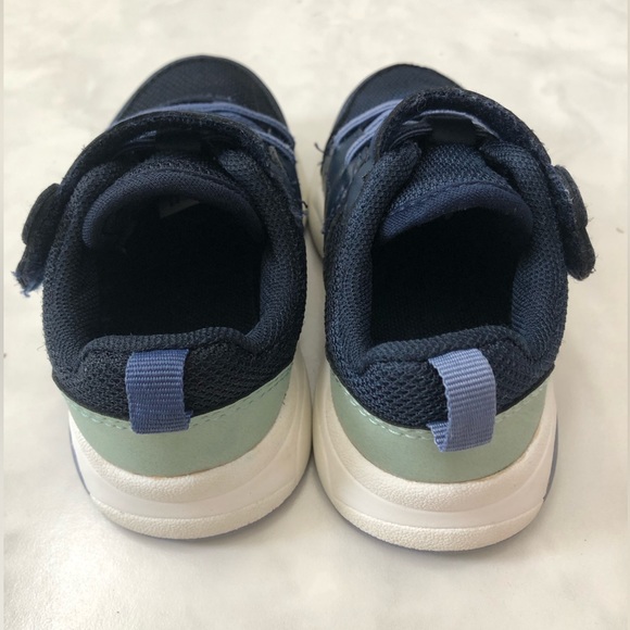 H&M Mickey Mouse toddler shoes 4-5 - Picture 3 of 6